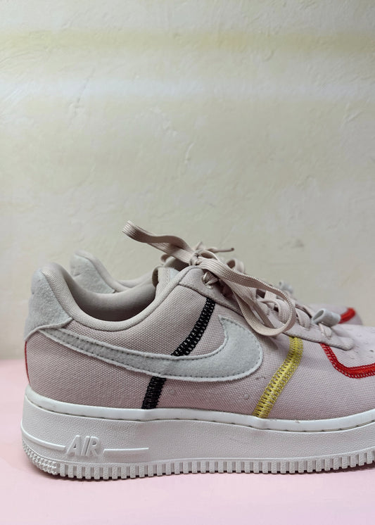 NIKE AIR FORCE 1 IN LIGHT PINK