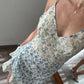 VESTIDO CON PRINT FLOREADO ASIMÉTRICO