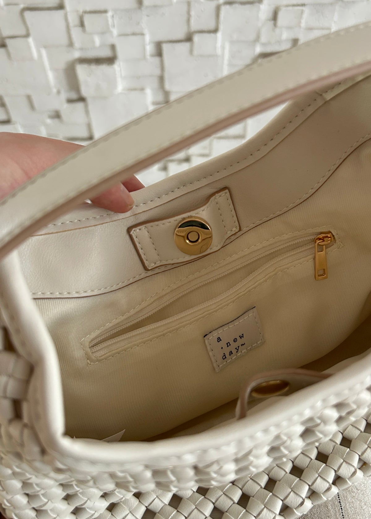 MINI BOLSA DE TEJIDO ENTRELAZADO