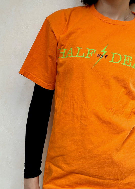 HALF WAY DEAD TEE NARANJA