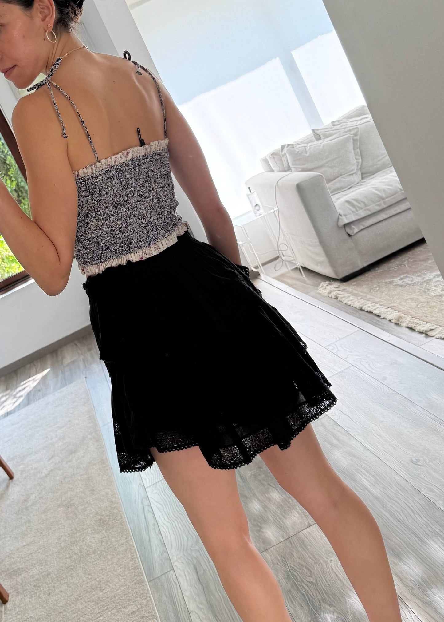 FALDA MINI NEGRA CON OLANES