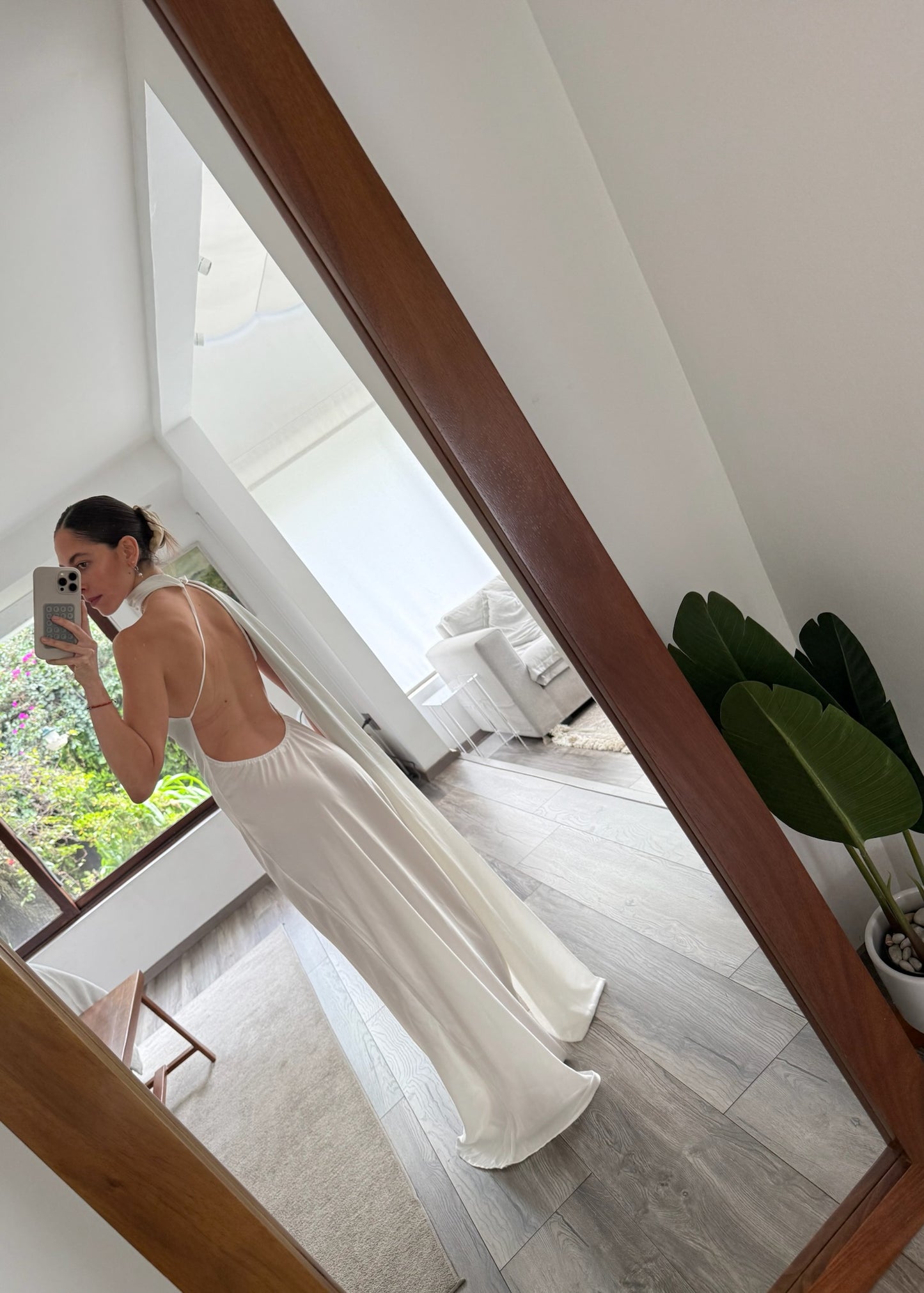 VESTIDO BLANCO MAXI SATINADO