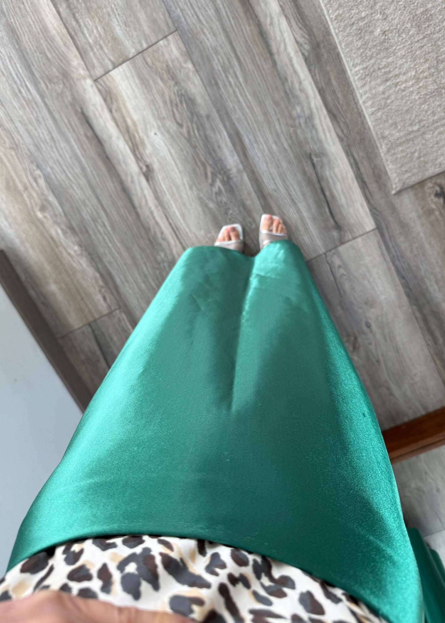 FALDA SILKY VERDE MIDI