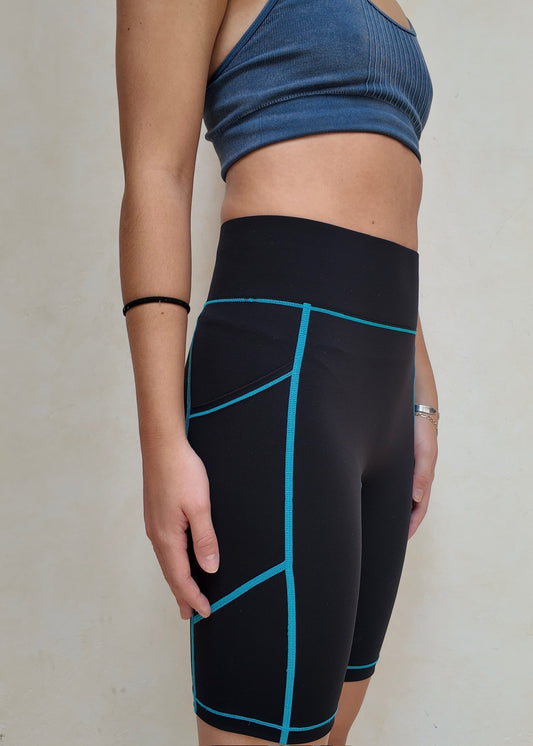 BIKER SHORTS COSTURAS AZULES