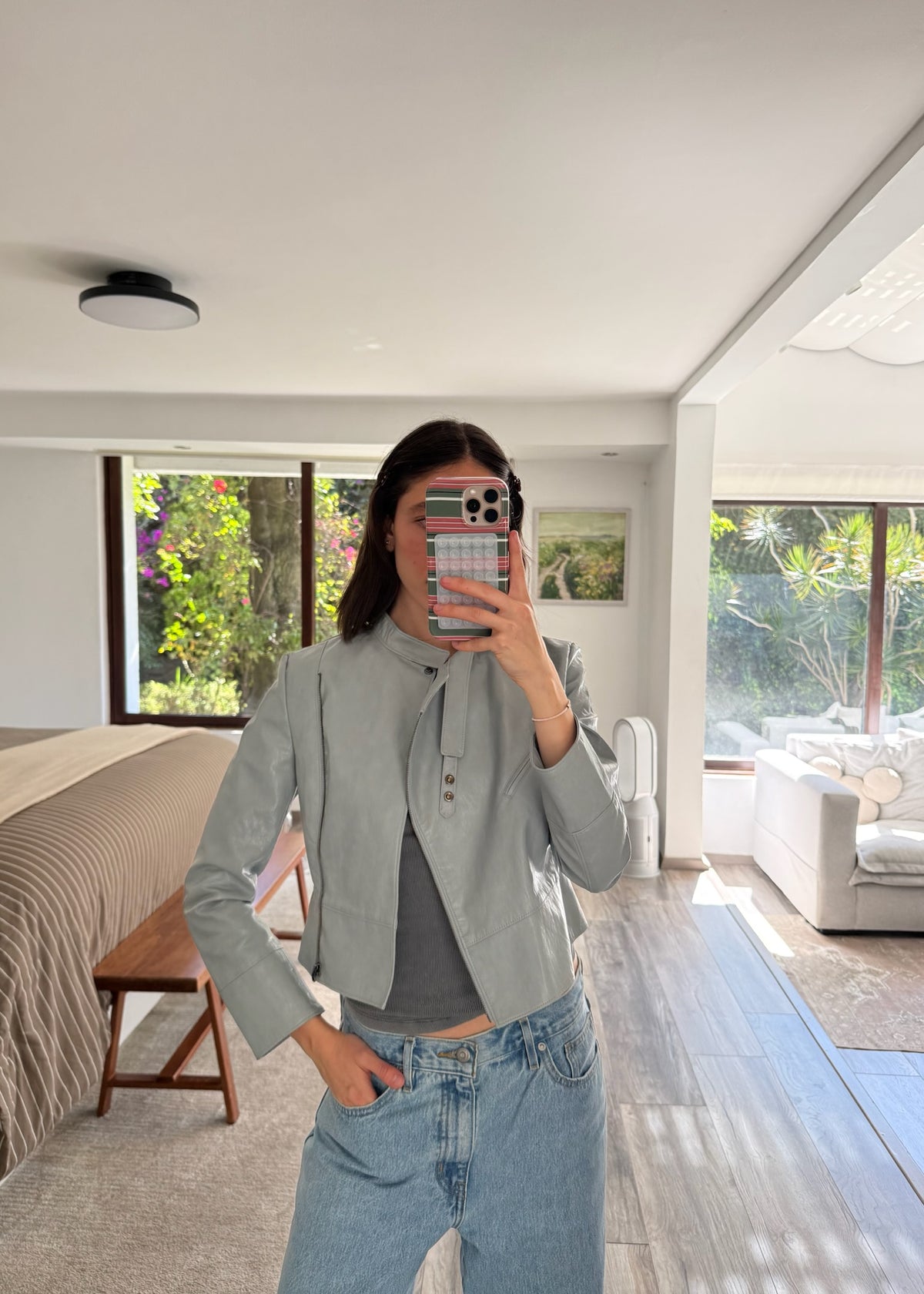 CHAMARRA DE PIEL CROPPED BABY BLUE