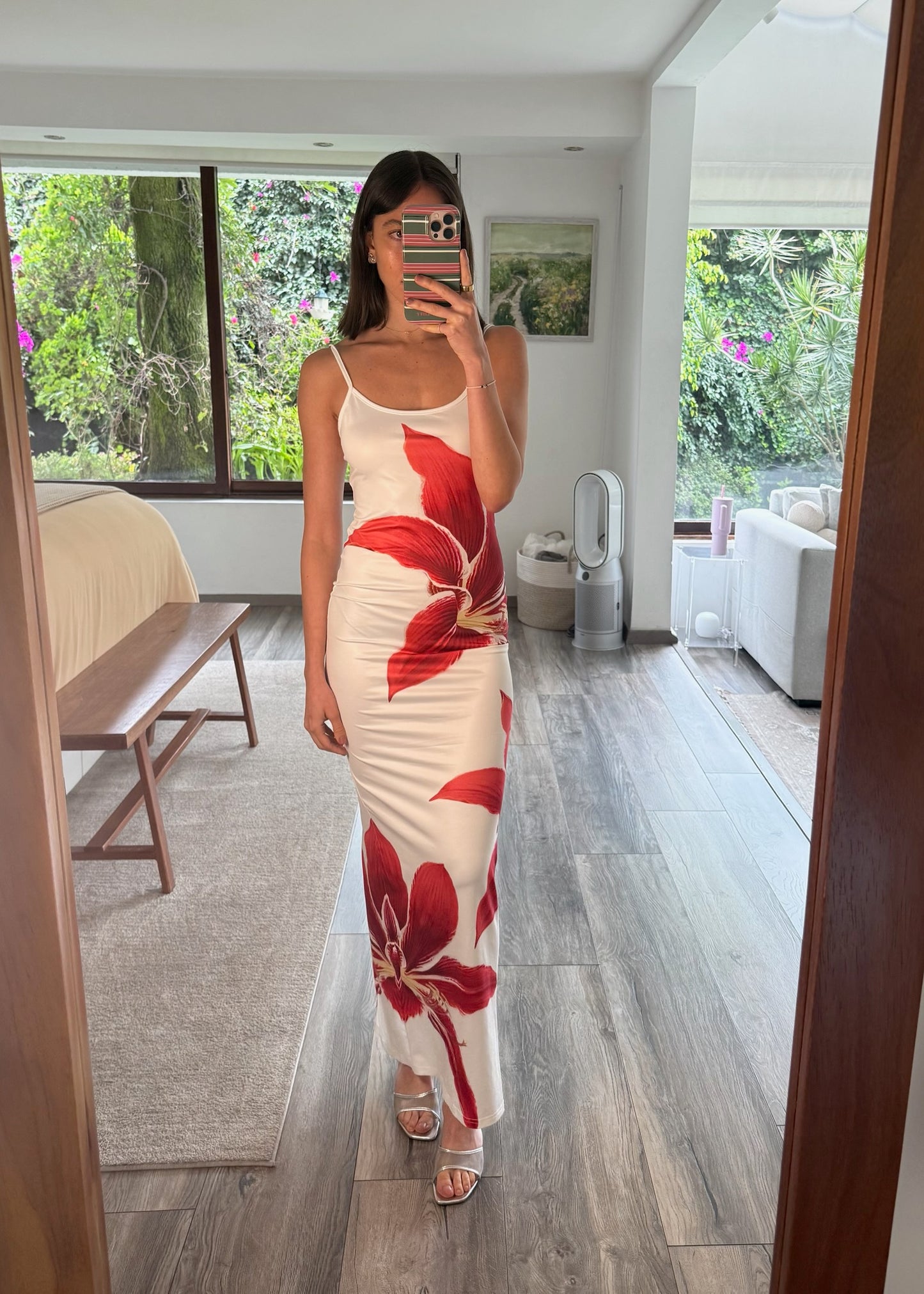 VESTIDO SLIP CON FLOR ROJA