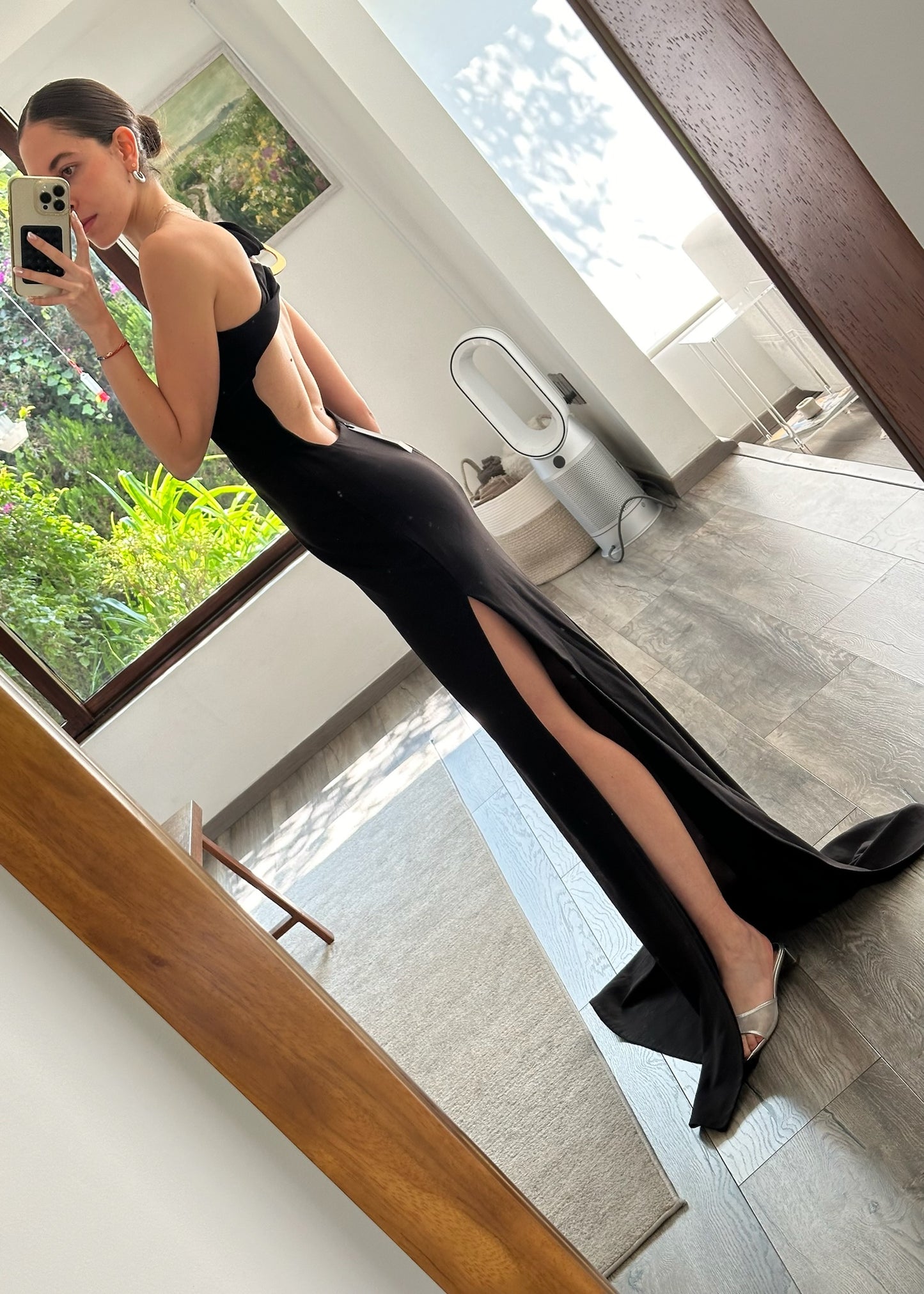 BLACK GOWN