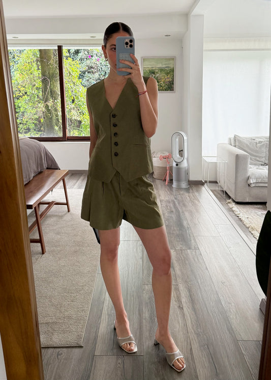 SET CHALECO Y SHORT VERDE MILITAR