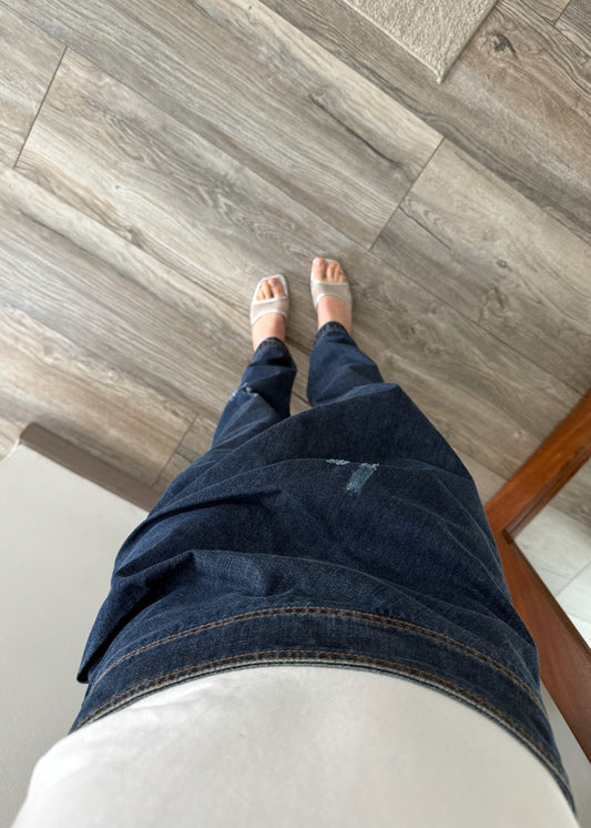 JEANS AZUL FUERTE CON DETALLE EN FRENTE