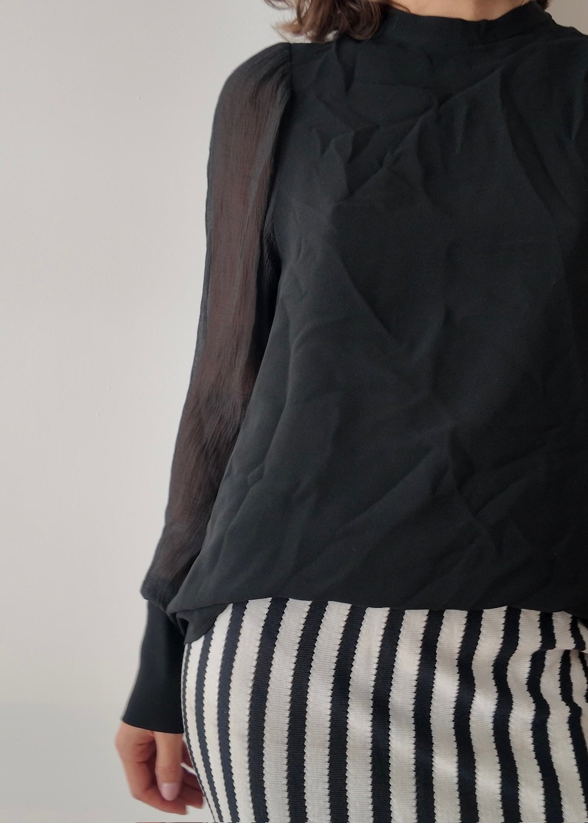 BLUSA NEGRA MANGA SEE THROUGH