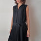VESTIDO NEGRO PLISADO CON HEBILLA