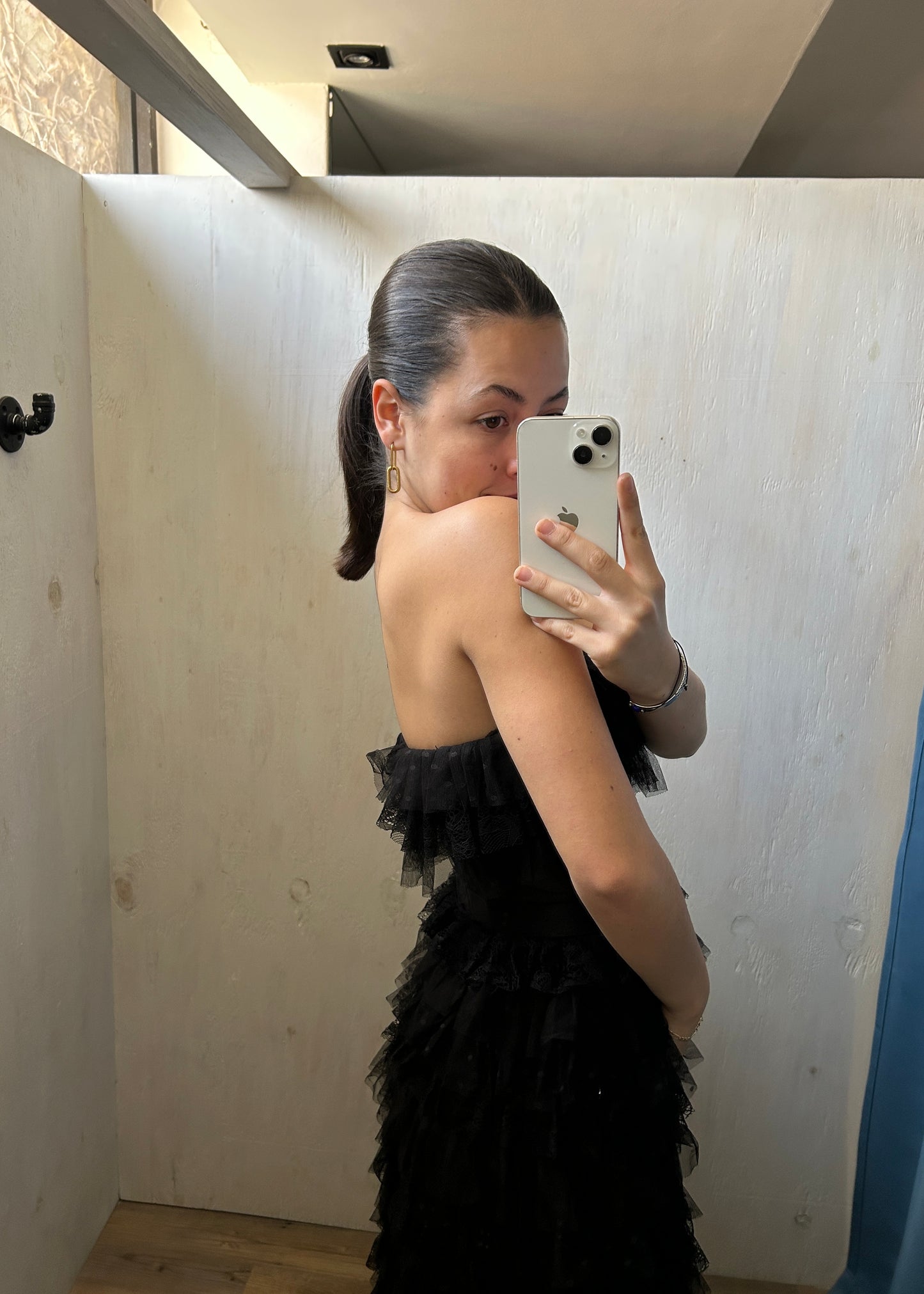 VESTIDO NEGRO CON OLANES