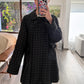 ABRIGO NEGRO CON PRINT