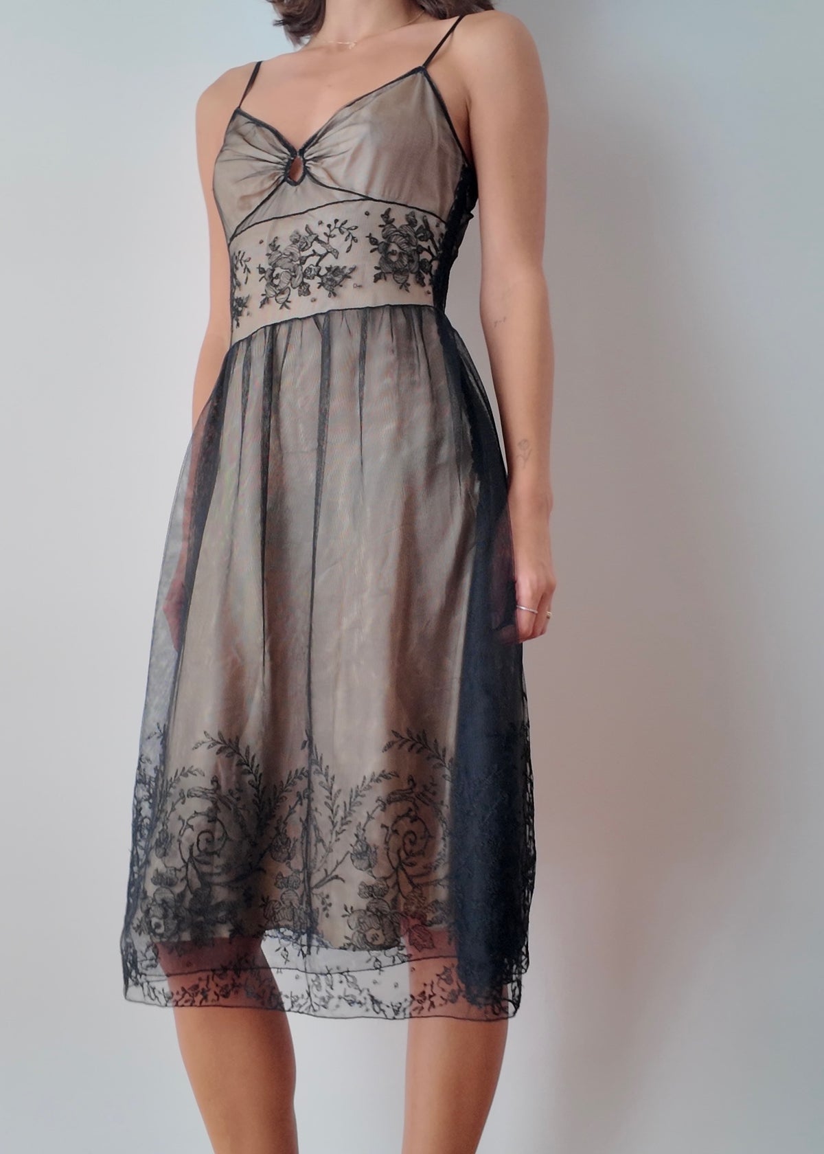 VESTIDO DE MESH