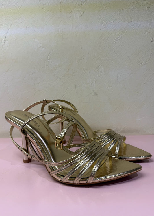TACÓN DORADO CON STRAPS